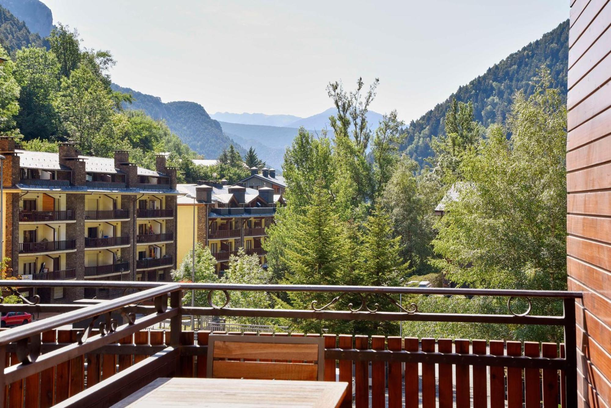 Nh Collection Andorra Palome Hotel Erts Bagian luar foto